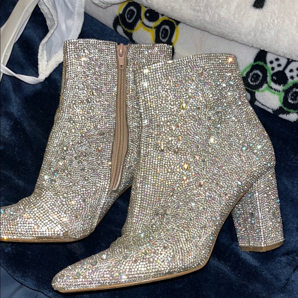 Elegant Silver booties Betsy Johnson - Picture 3 of 6